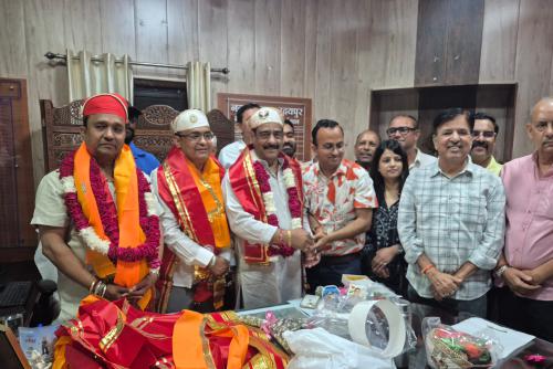 होटल एसोसिएशन, उदयपुर द्वारा आज नवनिर्वाचित महापौर श्रीमान पारस जी सिंघवी तथा होटल एसोसिएशन के सदस्य एवं नवनिर्वाचित पार्षद श्रीमान आकाश जी वागरेचा, श्रीमान जतिन जी श्रीमाली एवं श्रीमती स्नेहलता जी टांक का स्वा